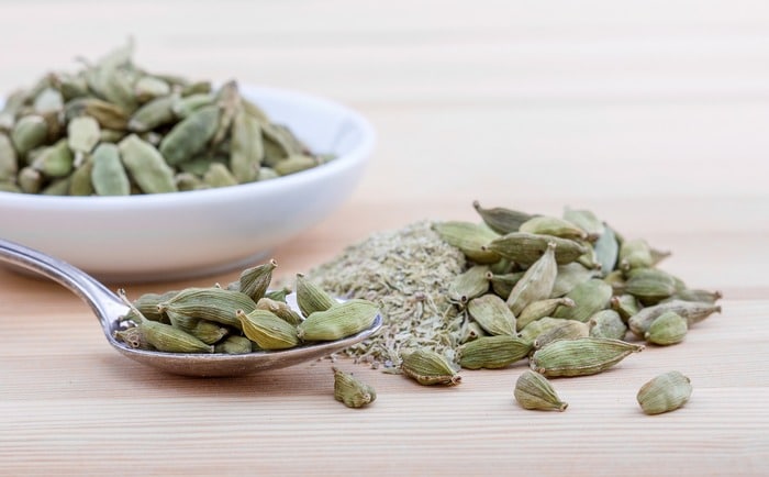 cardamom-health-spices-and-herbs-organixmag